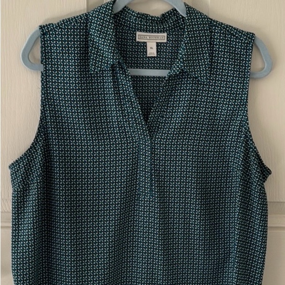 Dana Bachman sleeveless blouse.